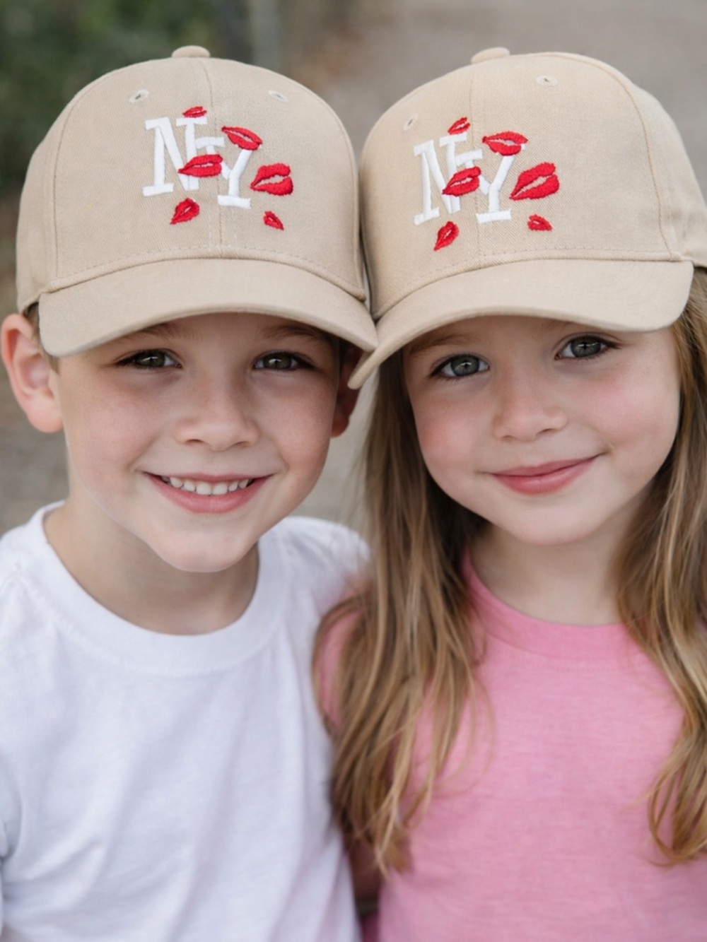 Kids NIB Embroidered NY Kiss Logo Beige Baseball Cap Unisex